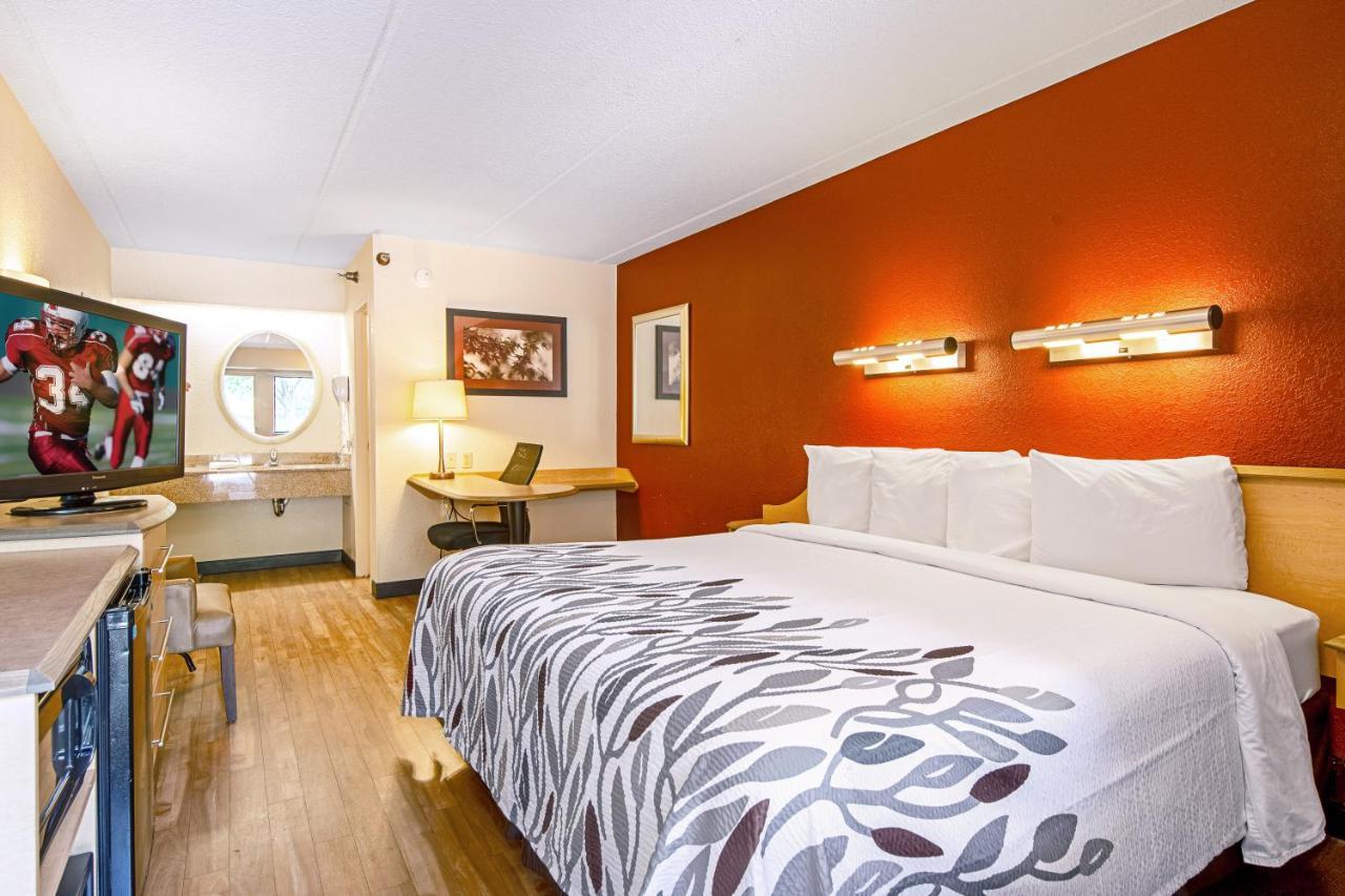 Red Roof Inn Greensboro Coliseum Екстер'єр фото