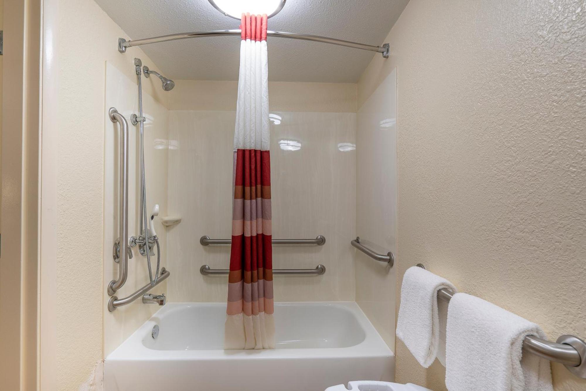 Red Roof Inn Greensboro Coliseum Екстер'єр фото